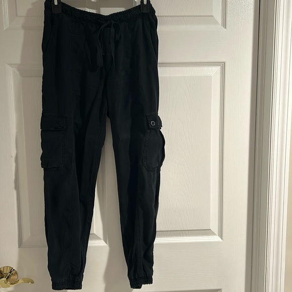 Bella Dahl black lightweight and airy Hoover pants with side pockets - Picture 8 of 9